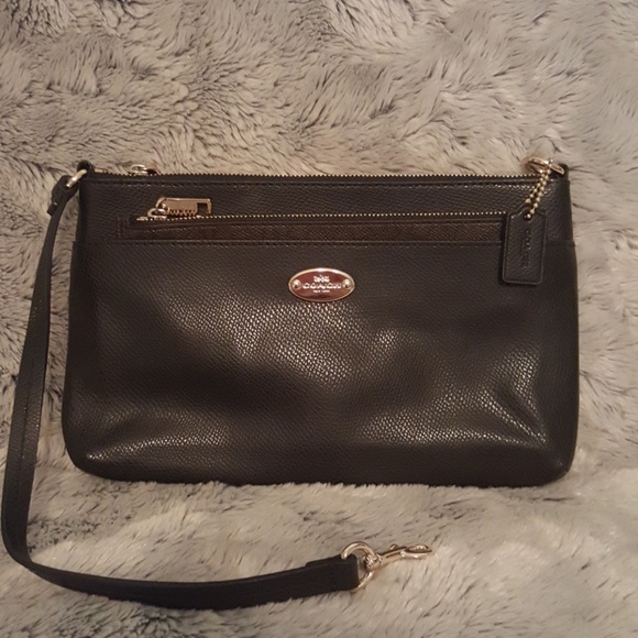 Cute coach clutch - Picture 3 of 8